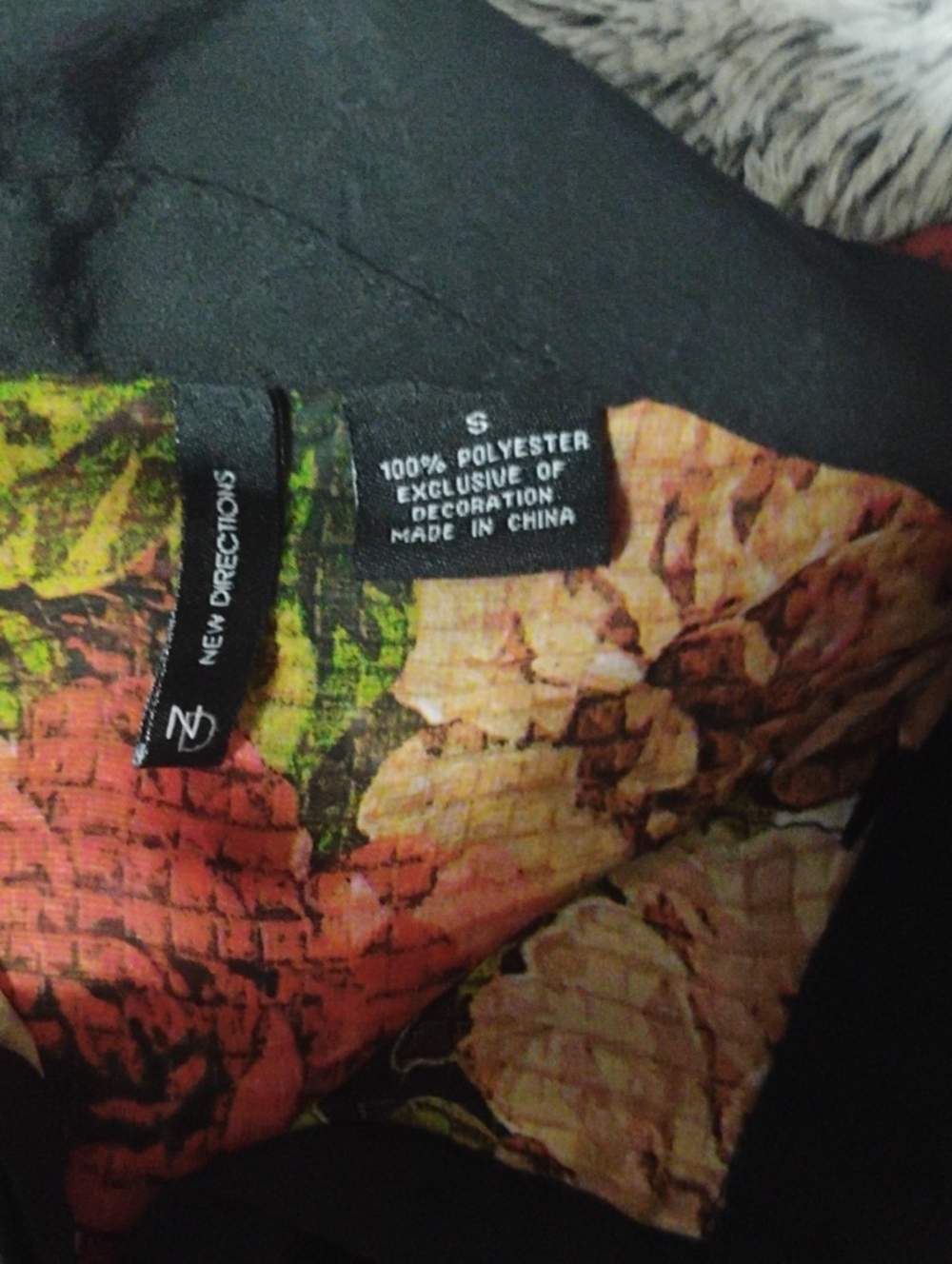 New Directions Floral Print Shell in Pink, Green and Black W/Lace - Picture 4 of 4